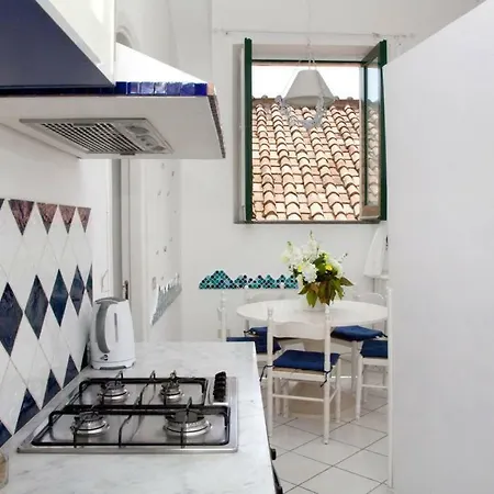 Brasca Amalfi Rosa Canina * Минори